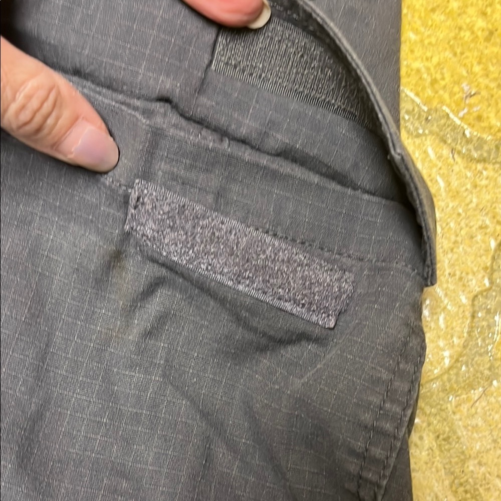 EUC two Ranch Tough Gray and Blue Cargo Shorts - Picture 11 of 16